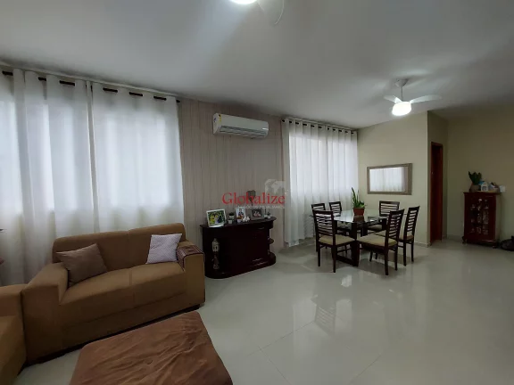 Imagem Casa com 6 Quartos e 5 banheiros à Venda, 212 m² por R$ 1.500.000