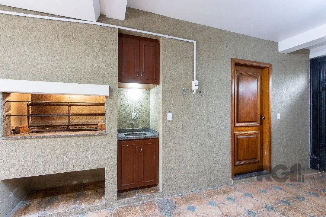 Imagem Casa de alvenaria, 3 dormitórios, 1 suíte e pátio com piscina, bairro Espírito Santo.