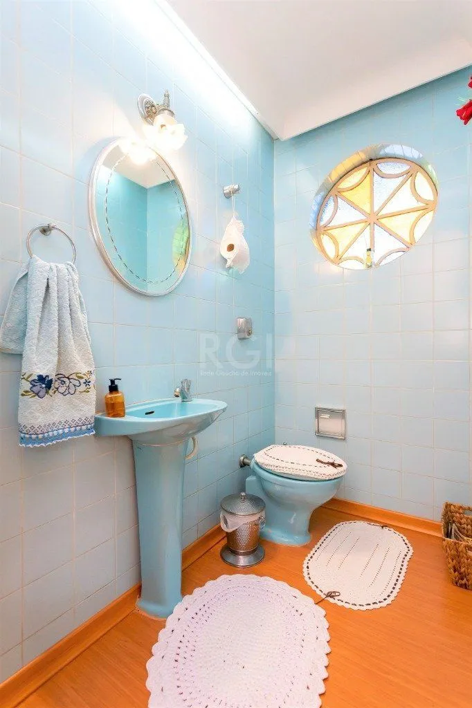 Imagem Casa para Venda - 228m², 4 dormitórios, sendo 1 suites, 5 vagas - Teresópolis