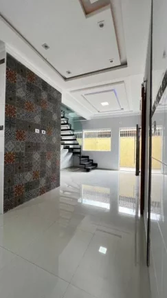 Imagem Sobrado com 3 dormitórios à venda, 73 m² por R$ 325.000 - Mirim - Praia Grande/SP