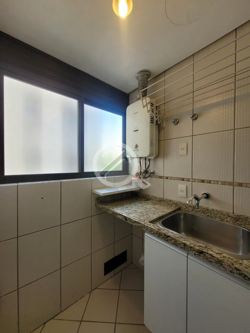 Imagem Apartamento semimobiliado de 75 m², 2 dormitórios sendo 1 suíte e 2 vagas de garagem no bairro Pe...