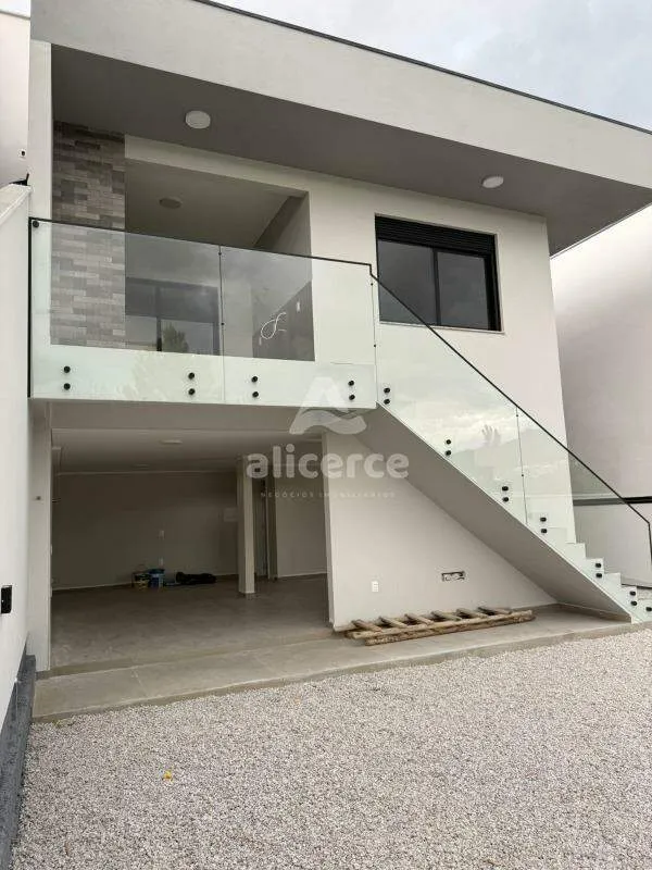 Imagem Casa nova de alto padrão - 3 Dormitórios I 1 suíte I Vaga de garagem - Loteamento Alta Vista, Potecas - São José/SC