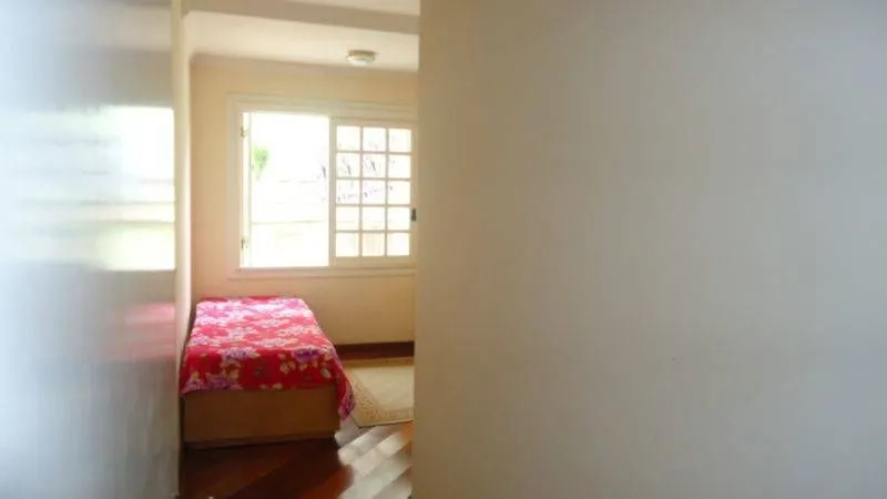 Imagem Casa para Venda - 400m², 4 dormitórios, sendo 1 suites, 4 vagas - Jardim Sabará