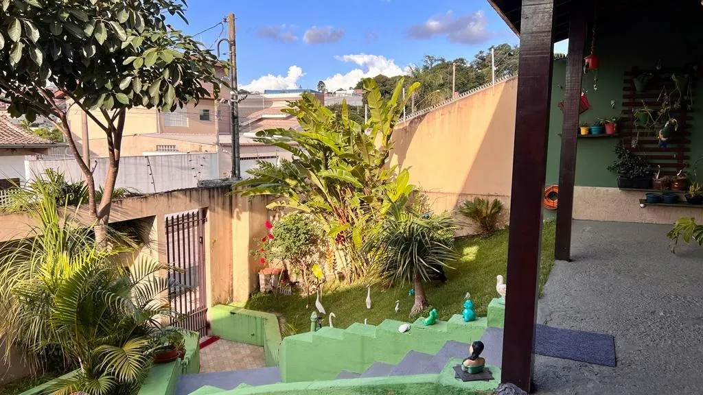 Imagem Charmosa Casa no Coração de Piedade - Conforto e Elegância em Cada Detalhe
