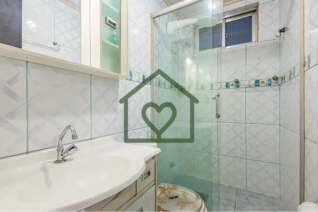 Imagem Descubra o seu novo lar no coração de Porto Alegre. Este aconchegante apartamento está localizado...