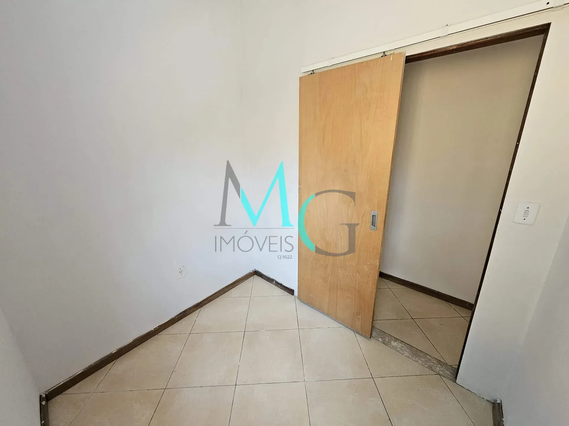 Imagem Casa 4 quartos para aluguel ou venda, 79m², R$ 2.100,00 ou R$ 330.000,00 em Campo Grande, Rio de Janeiro, RJ
