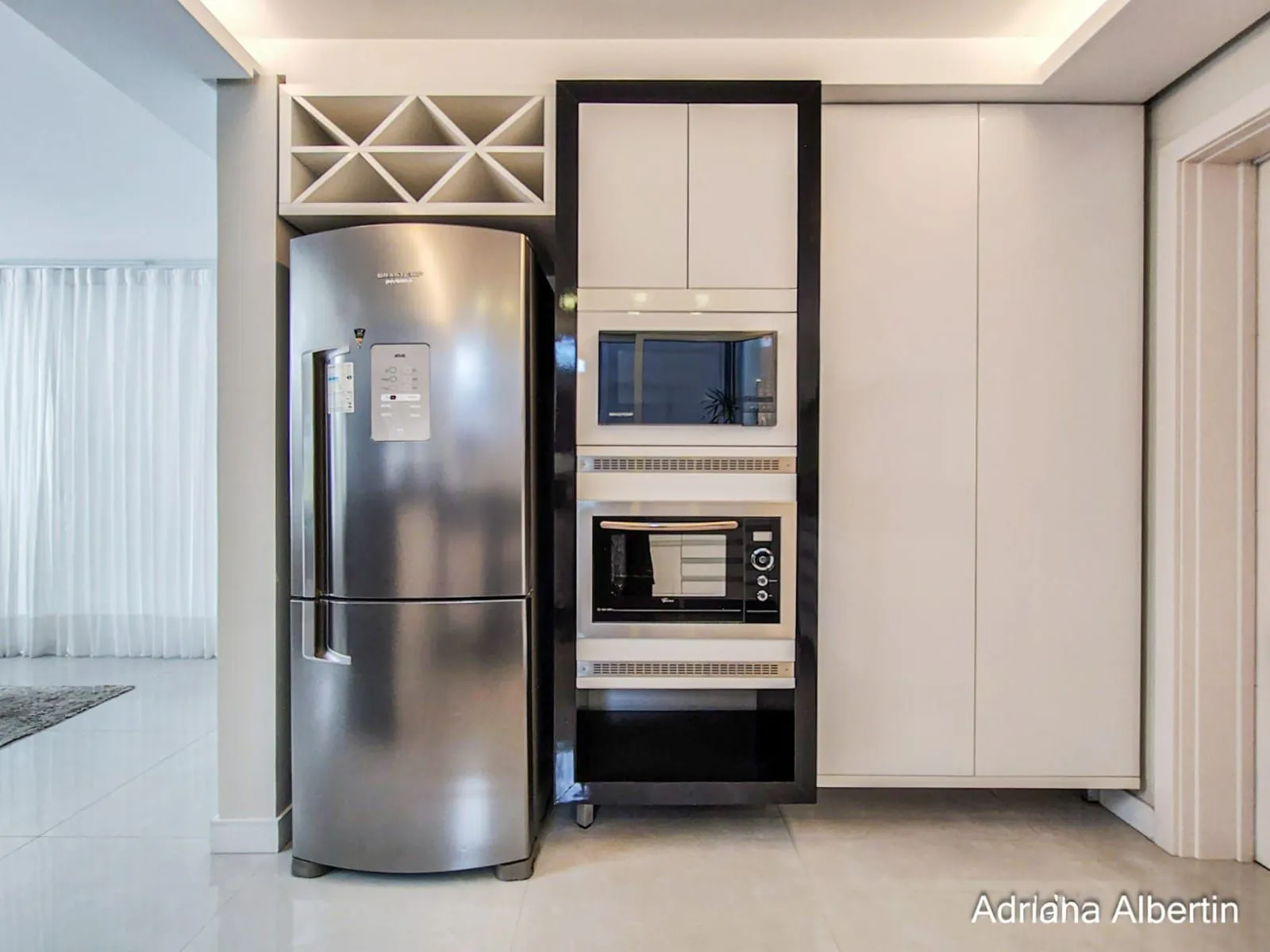 Imagem ALPHAVILLE PORTO ALEGRE | CASA COM FUNDOS PARA APP E ÁREA EXTERNA COMPLETA