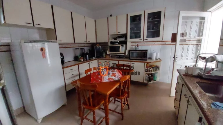 Imagem Casa com 3 dormitórios à venda, 202 m² por R$ 1.150.000,00 - Alvinópolis - Atibaia/SP
