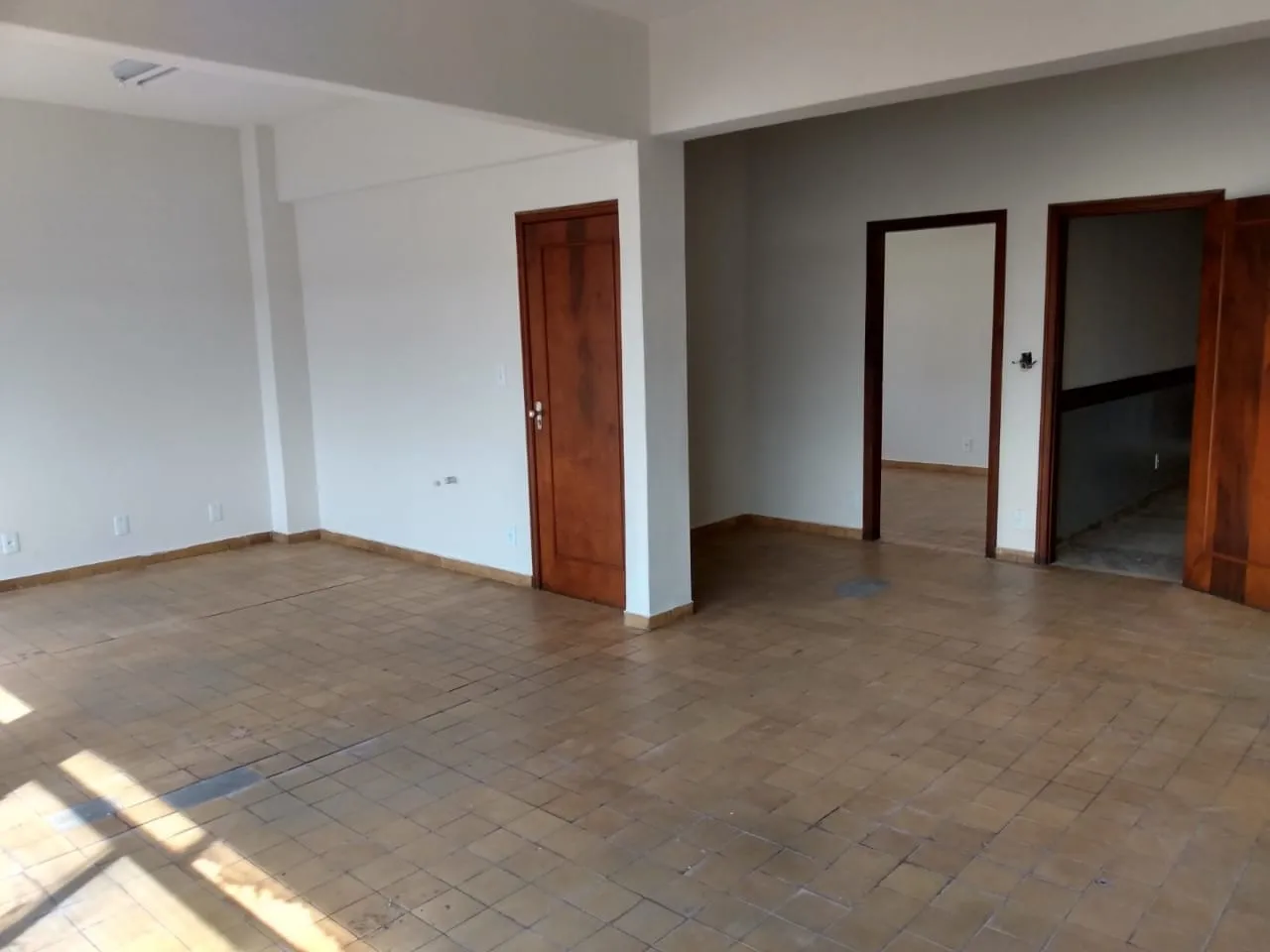 Imagem Comercial para Locação 200M², Chácara Galega, Pindamonhangaba - SP | SALAS COMERCIAIS
