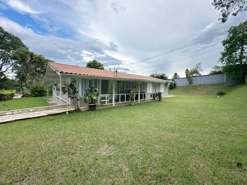 Imagem Belíssima Casa no Condomínio Porta do Sol com piscina e casa de hóspedes