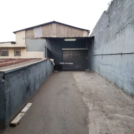 Imagem Galpão Comercial de Alto Padrão para Locação em Santo André-SP, no Bairro Campestre: 5 Banheiros, 10 Vagas, 950m² de Área.