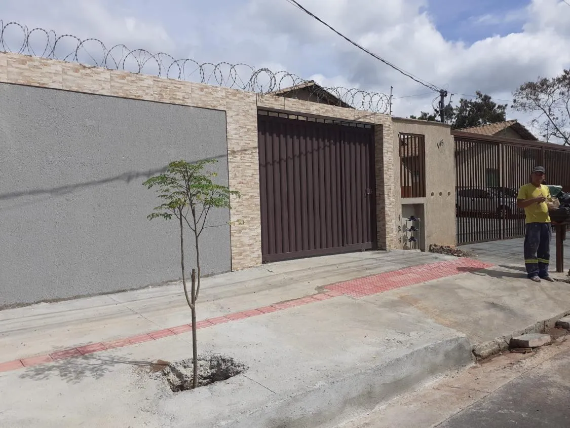 Imagem Vendo uma linda casa em Betim/MG ( valor 870.000,00 )