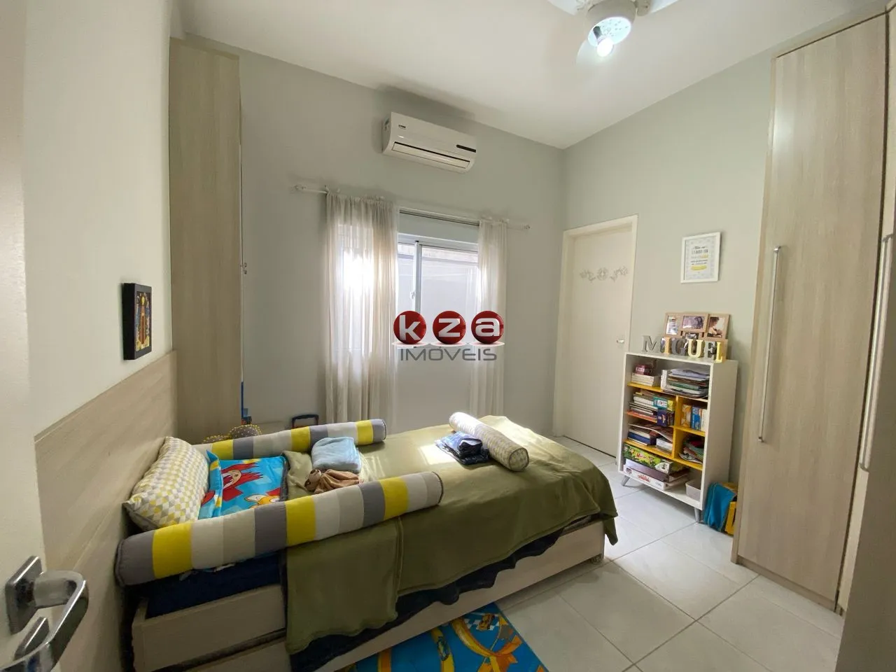 Imagem Casa de Luxo em Condomínio na Vila Capuava, Valinhos-SP: 3 Quartos, 2 Suítes, 2 Salas, 4 Banheiros, 4 Vagas, 191m².