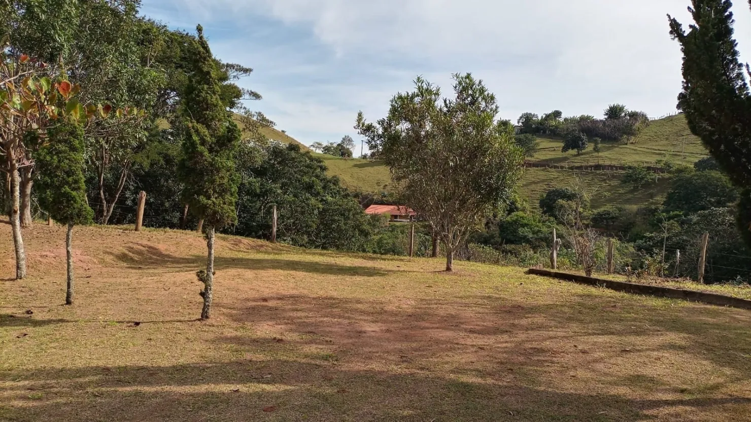 Imagem Chácara à venda 2 Quartos, 4 Vagas, 24000M², Pouso Frio, Pindamonhangaba - SP