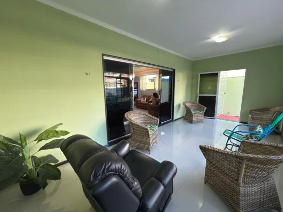 Imagem Casa para Venda em Recife, Encruzilhada, 5 dormitórios, 2 suítes, 4 banheiros, 2 vagas