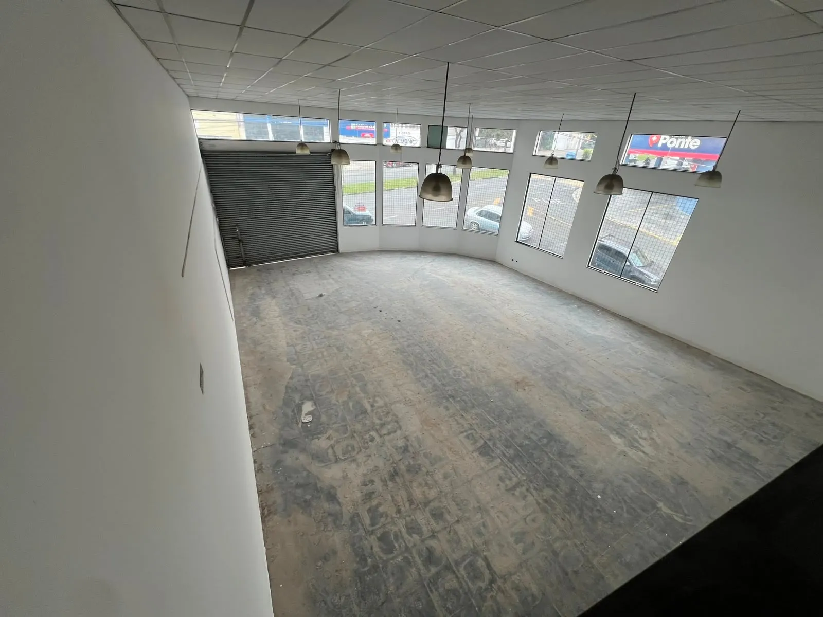 Imagem Galpão de esquina em avenida para Locação- Aluguel R$ 10.000,00 Votorantim.