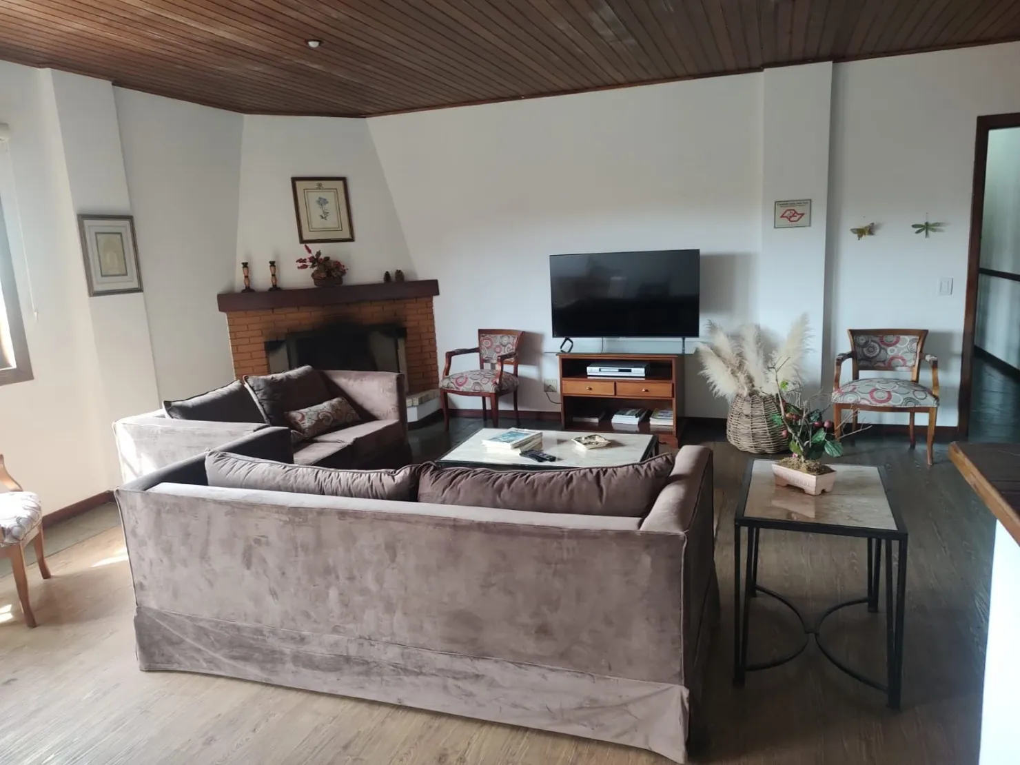 Imagem Apartamento à venda 1 Quarto, 1 Suite, 1 Vaga, 56M², Capivari, Campos do Jordão - SP | Condominio Chateau Montpellier residence service