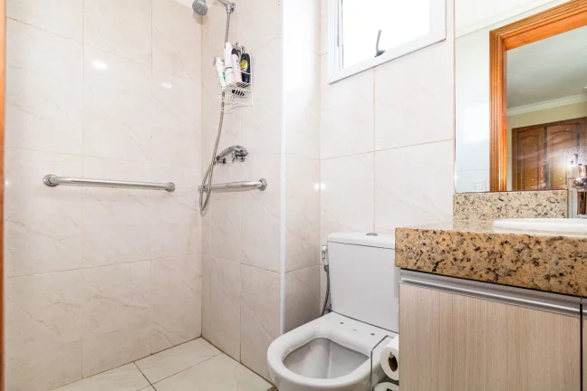 Imagem LINDO APARTAMENTO MOBILIADO 136,00 M ÁREA ÚTIL REFORNADO 3 SUÍTES VARANDA GOURMET ENVIDRAÇADA CINEMA SAUNA 2 VAGAS CONDOMÍNIO VÁRIOS ATRATIVOS