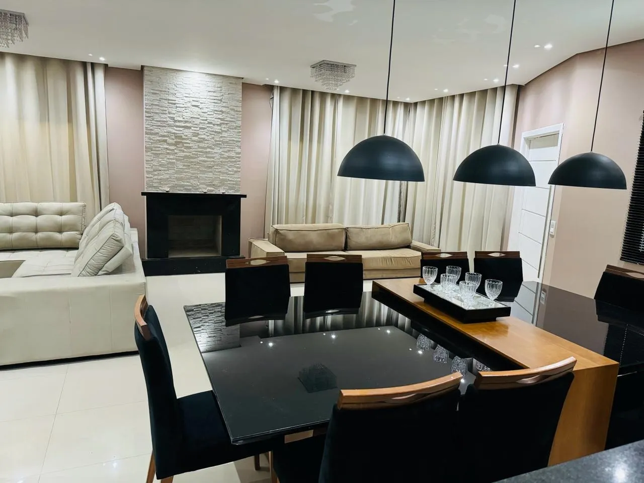 Imagem Ampla Residência com Área Gourmet e Pomar em Terreno Generoso de 906 m²: Conforto e Funcionalidade em Cada Detalhe