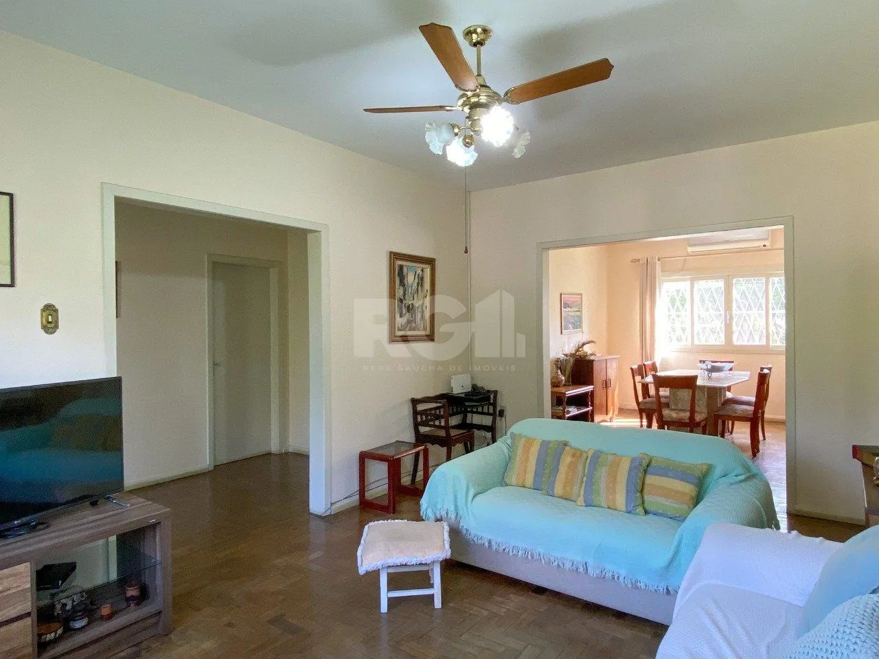 Imagem Casa com 4 dormitórios, no bairro Nossa Senhora das Graças em Canoas/RS
