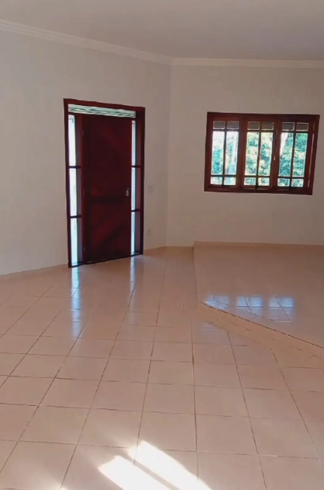 Imagem Linda Casa no Parque Village Castelo: Conforto, Lazer e Natureza