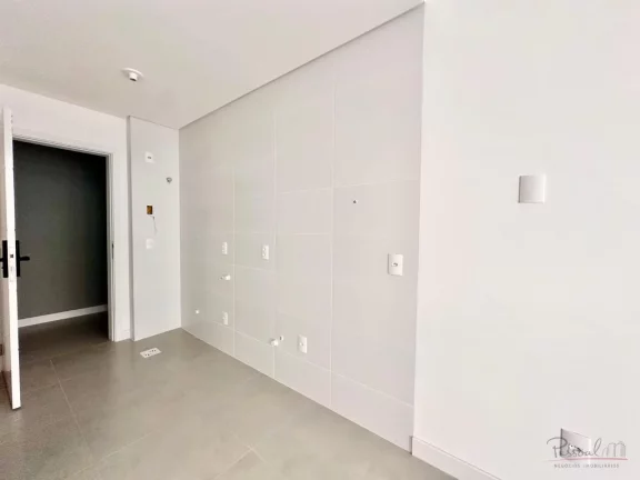 Imagem More com praticidade e estilo no coração de Florianópolis! Apresentamos este moderno estúdio rec...