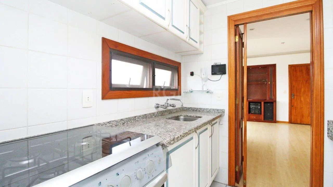Imagem Apartamento de dois dormitórios e uma vaga de garagem na Rua Marcelo Gama, bairro Auxiliadora em Porto Alegre.