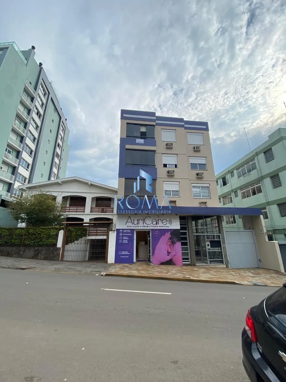Foto do imóvel Apartamento Semimobiliado com 3 Quartos à Venda em Santa Maria