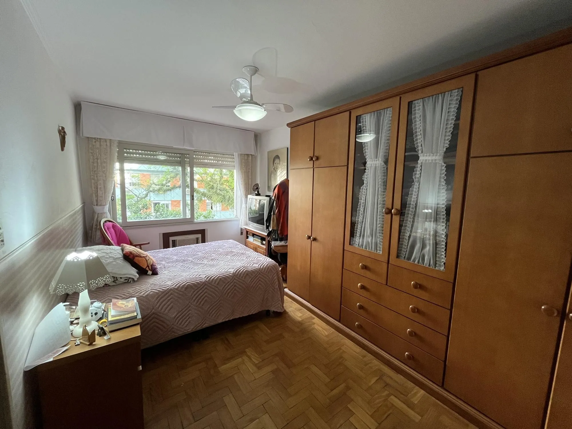 Imagem Apartamento de 3 quartos, suíte e 1 vaga de garagem no bairro Petrópolis em POA