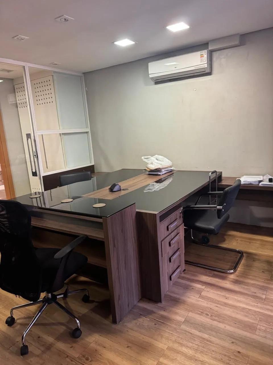 Imagem Sala comercial mobiliada com 42m² no bairro Praia de Belas DESOCUPADA