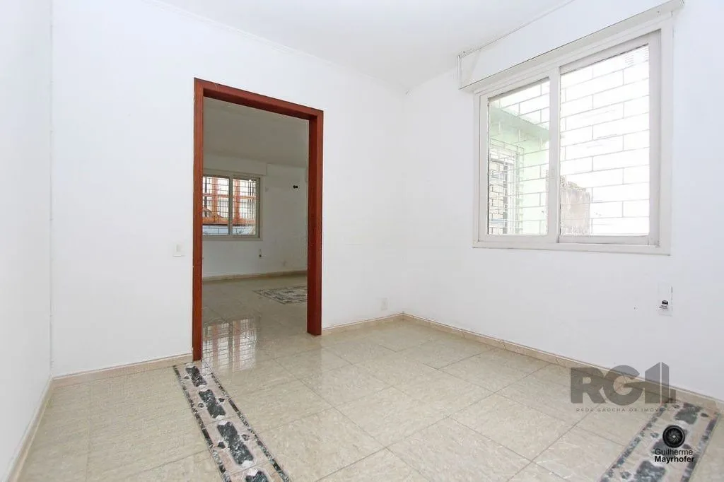 Imagem Casa com 5 suítes, 7 banheiros, 4 vagas no bairro Partenon