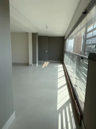 Imagem Apartamento com 3 suítes à venda no Cambuí, em Campinas, São Paulo.