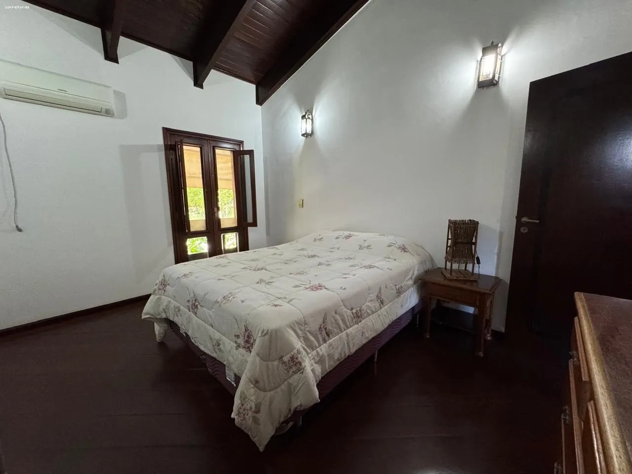 Foto do imóvel Casa na Praia para Venda em São Sebastião, Cigarras, 7 dormitórios, 1 suíte, 5 banheiros, 4 vagas