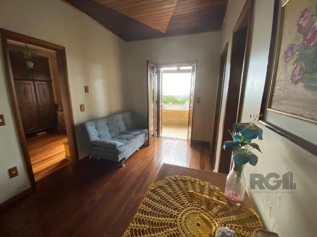 Imagem Casa com 4 dormitórios no bairro nonoai