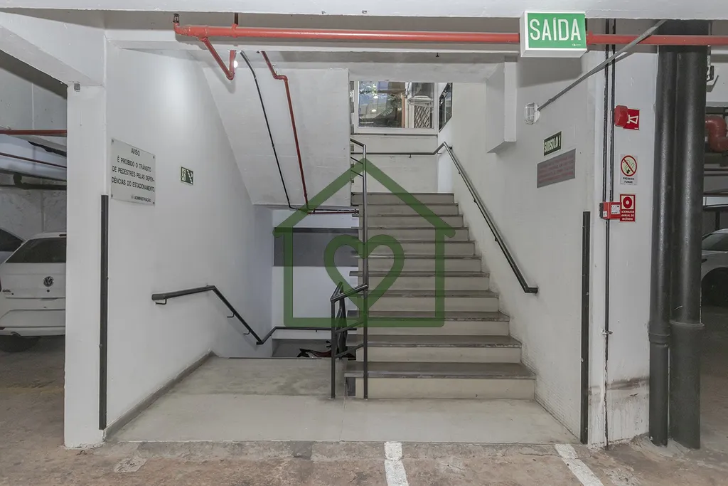 Imagem Loja térrea à venda com 45m² de área privativa, + mezanino, 1 banheiro e 1 vaga escriturada. A L...