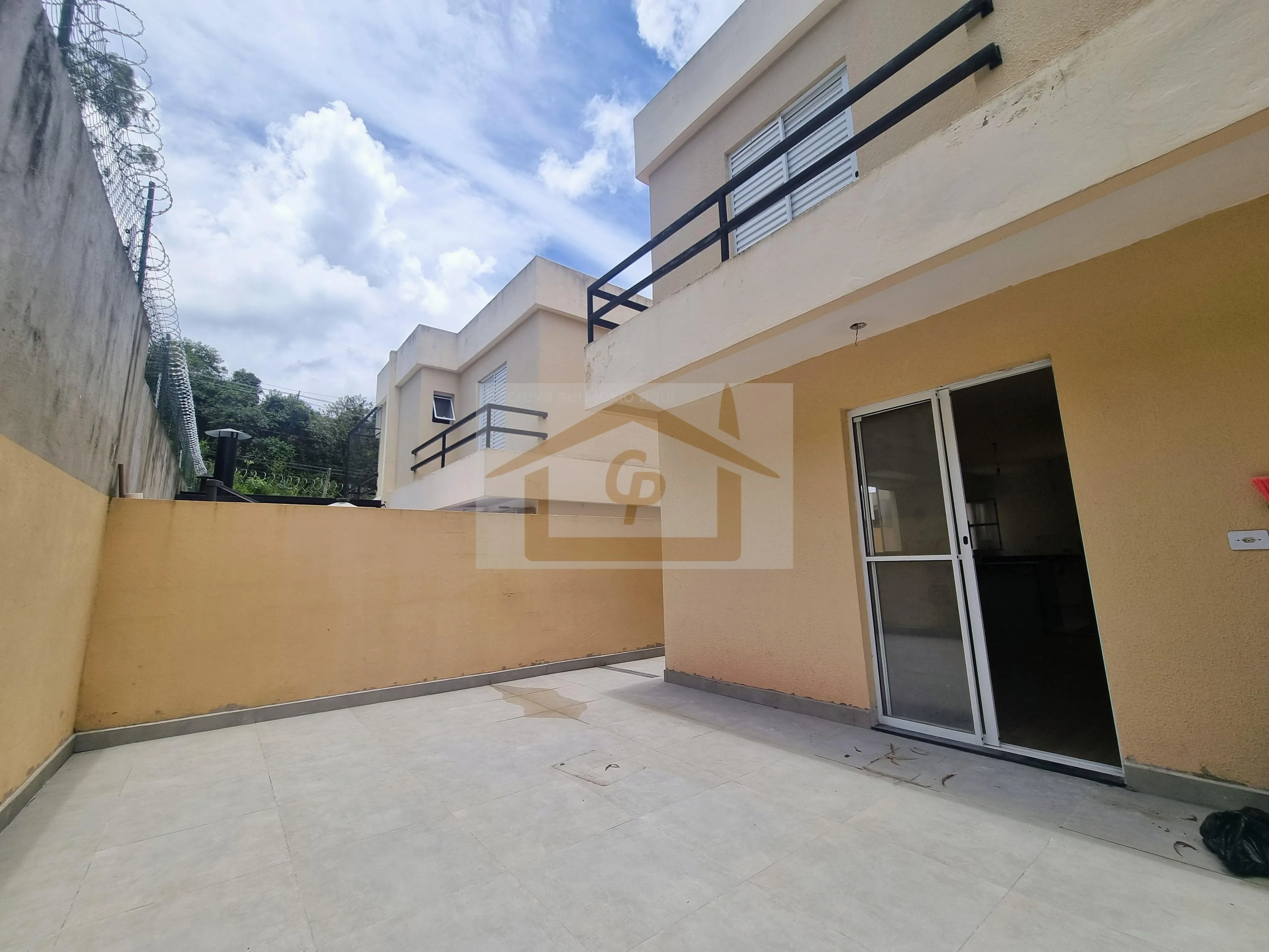 Imagem Pequeno Residencial, Casa com Duas Suítes, varanda, 2 vagas