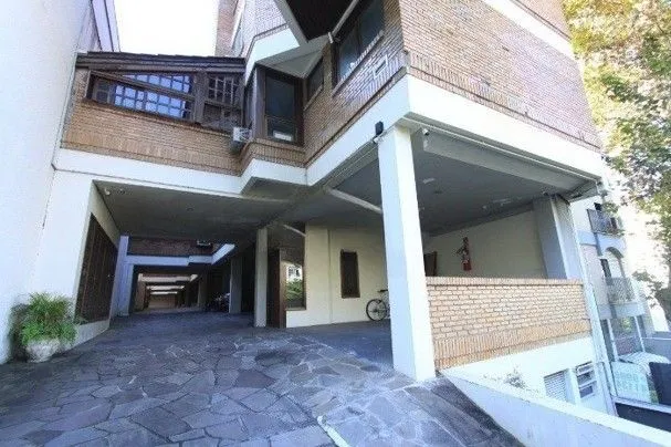 Imagem Casa sobrado em Condomínio com 4 pisos de 3 dormitórios sendo 3 suítes para venda na Av. Lucas de Oliveira no bairro Bela Vista em Porto Alegre/RS.