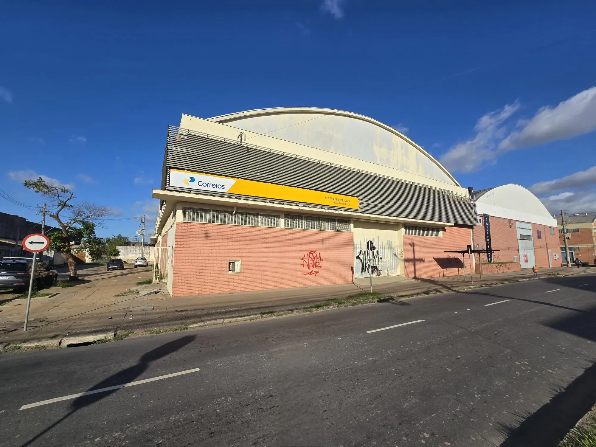 Imagem Galpão Logístico 2.000 m² com Doca e Pé-Direito Alto - Localização Estratégica