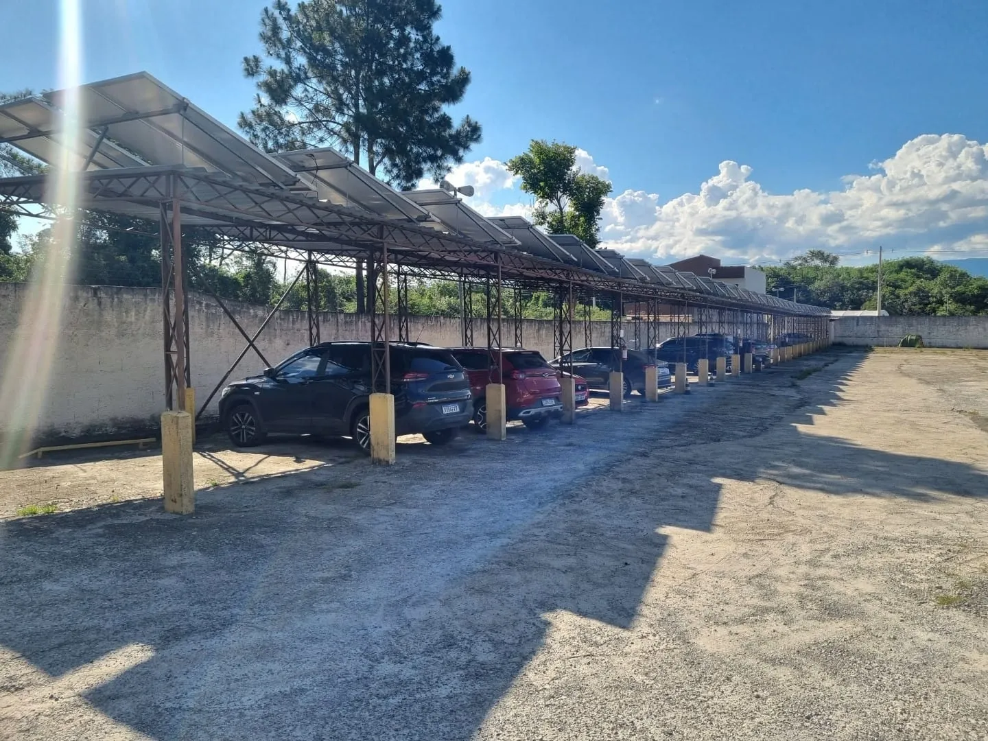 Imagem Terreno Plano e Cimentado com 5.356 m² para Estacionamento de Ônibus a 1.200 Metros da Basílica de Aparecida