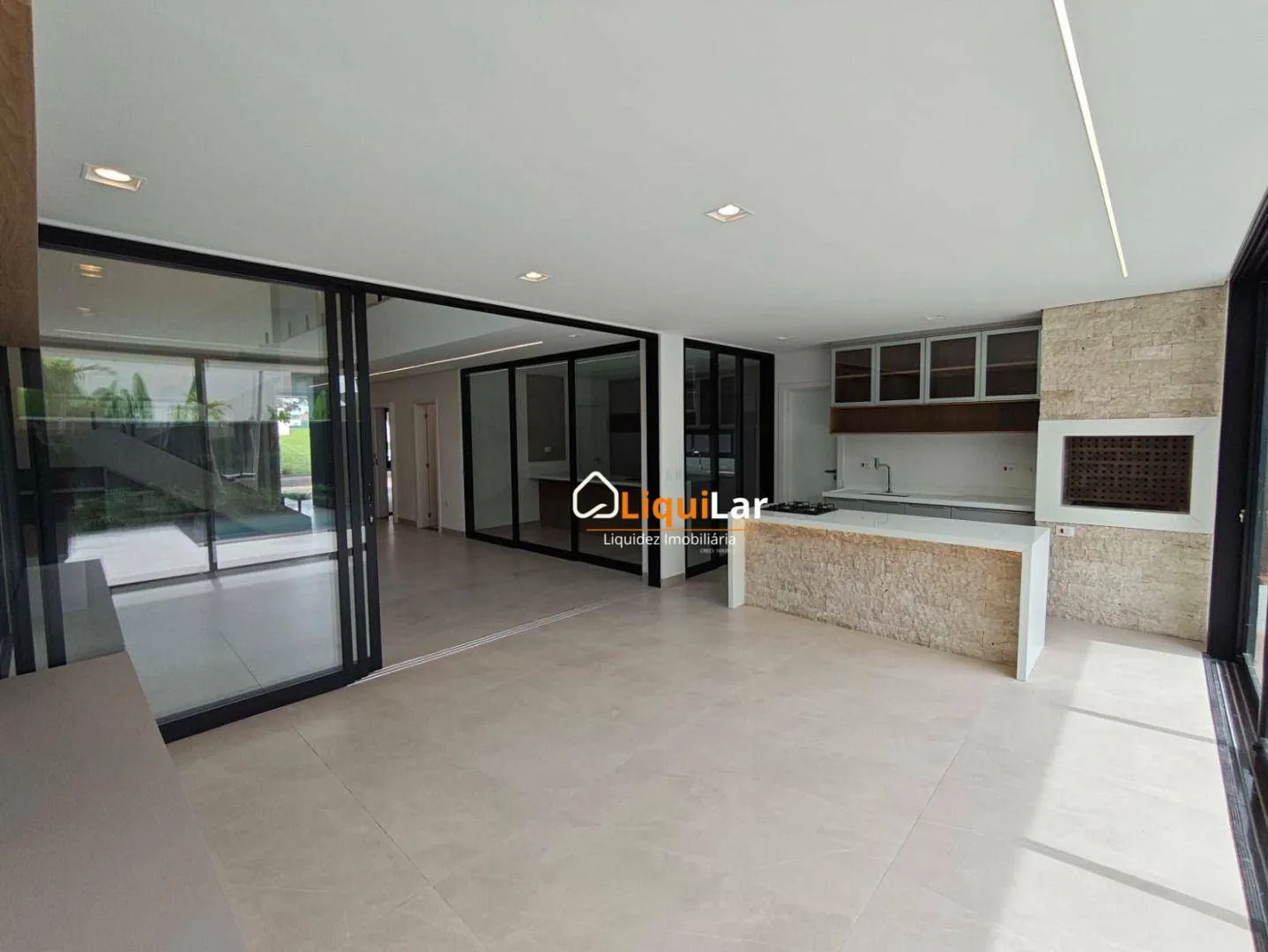 Imagem Sobrado de Alto Padrão no Alphaville II com 4 Suítes, Piscina e Suíte Master com Closet