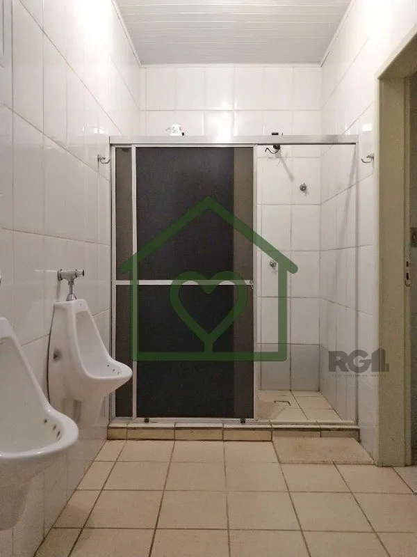 Imagem Depósito comercial localizado no bairro São João, com 615 m², pé direito 6,17 m, possui 01 port...