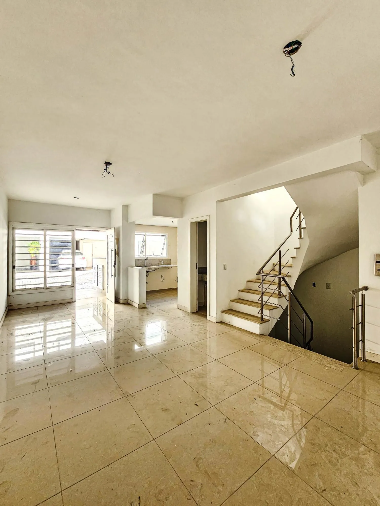 Imagem Casa 3 andares de 250,88m², com elevador novo