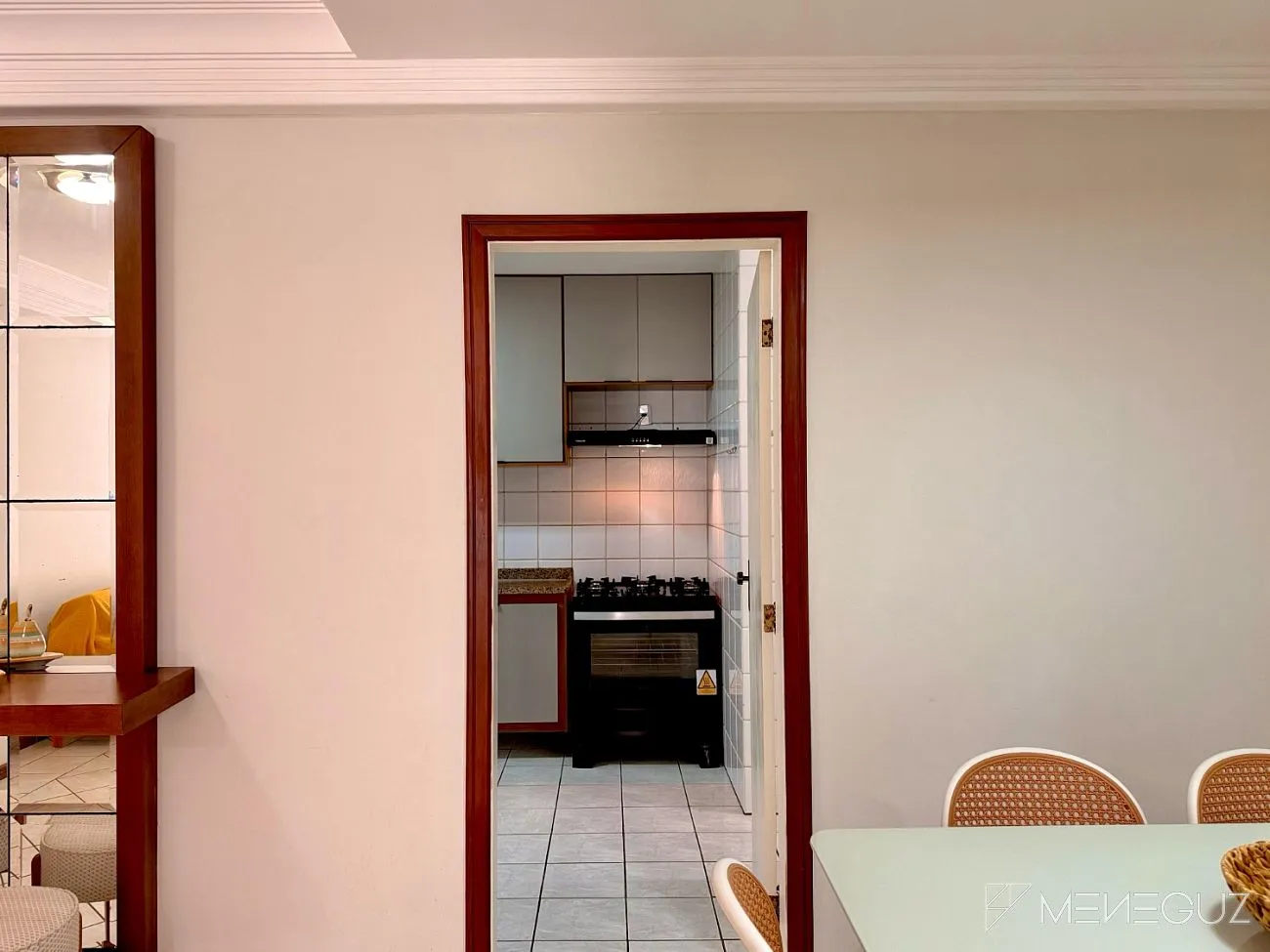 Imagem Exclusivo: Apartamento mobiliado, 3 quartos e DCE, na melhor localização da Praia do Morro.