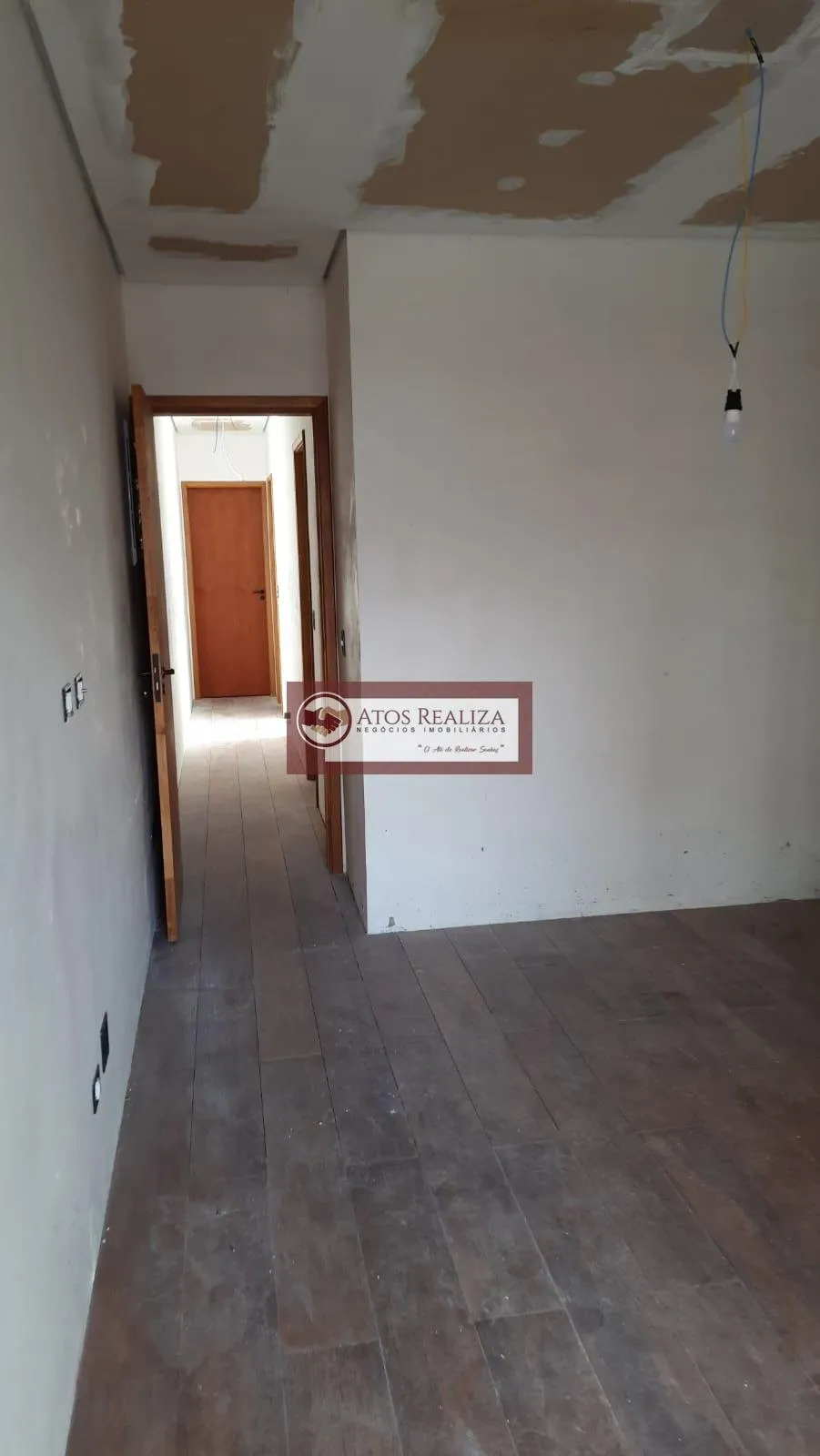 Imagem Sobrado com 3 Dormitórios, sendo 1 suíte , sendo com sacada, 100 m² de área útil, sala, cozinha, lavabo, conceito aberto, área gourmet, lavanderia, garagem para 2 autos.