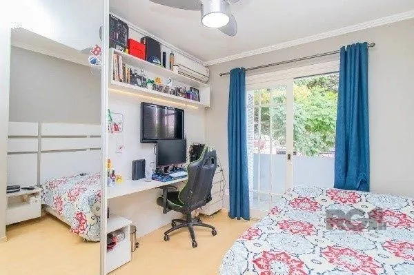 Imagem Casa impecável com 3 quartos (1 suíte) e 2 vagas cobertas,