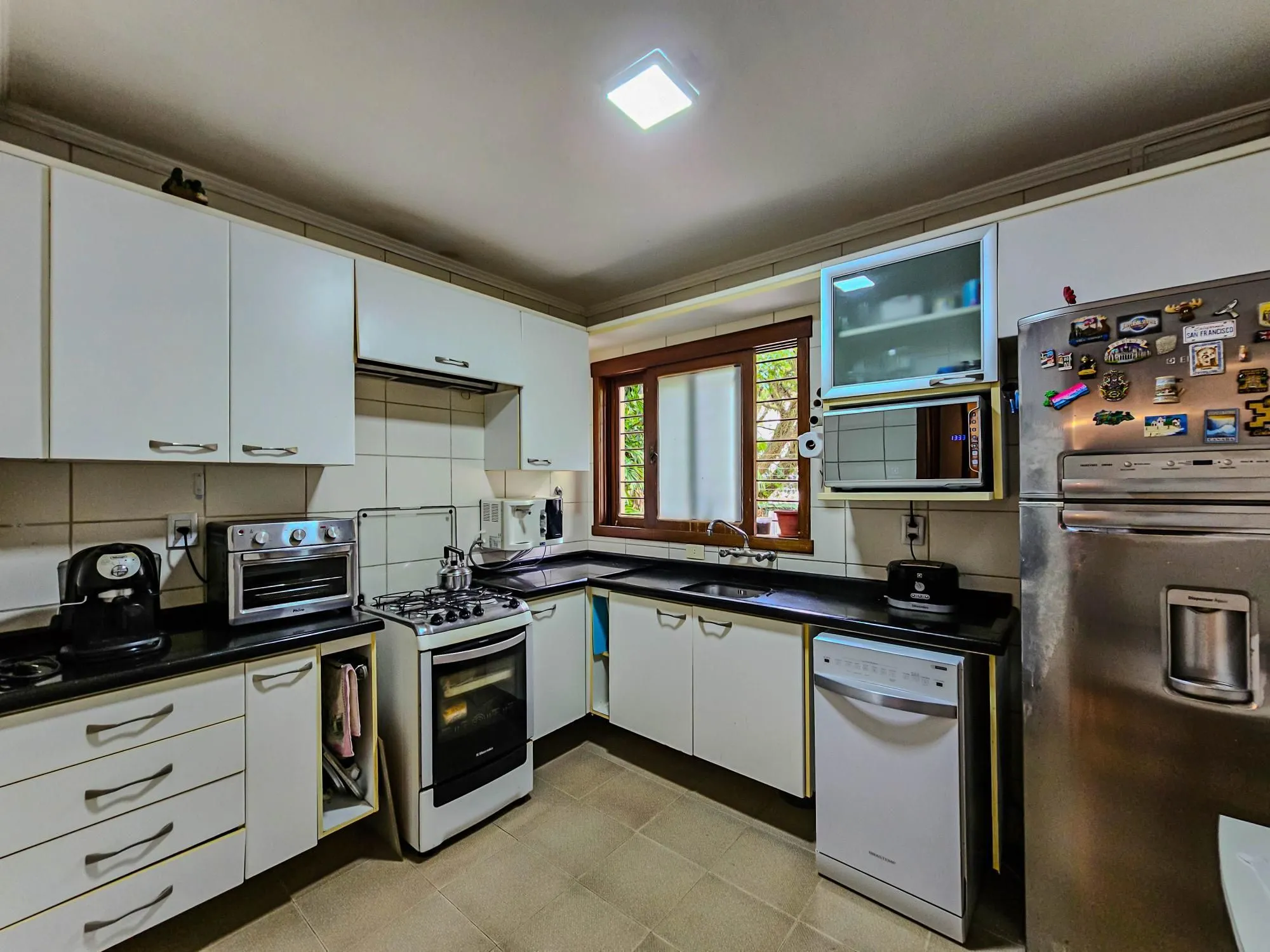 Imagem Casa em condomínio fechado, 5 dormitórios, Bairro Teresópolis