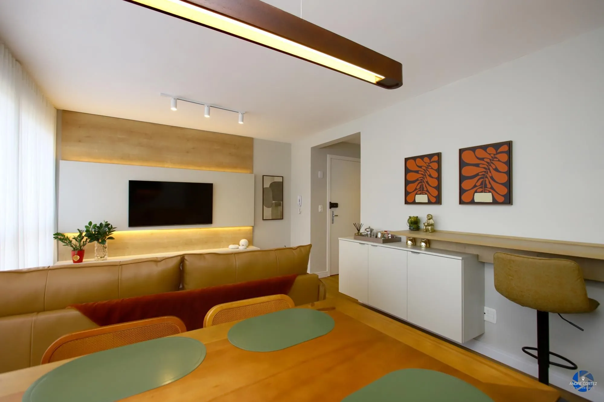 Imagem Apartamento 1 dormitório, 54 metros privativos semi mobiliado, elevadores