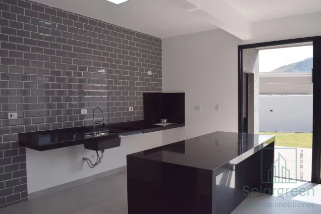 Imagem Sobrado à Venda em Condomínio - 181m² de Área Construída