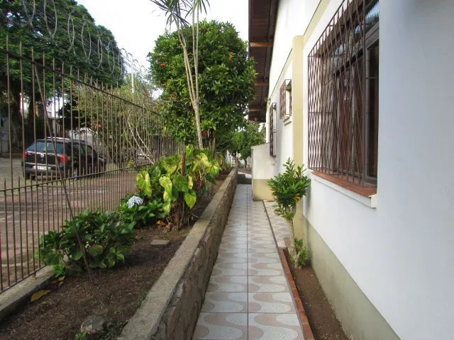 Imagem Casa térrea, com 3 dormitórios, 1 suíte, no bairro Nonoai.