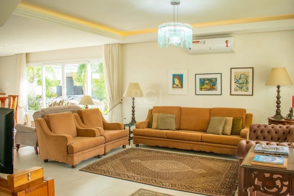 Imagem Casa para Venda - 243.12m², 4 dormitórios, sendo 1 suites, 4 vagas - São Vicente